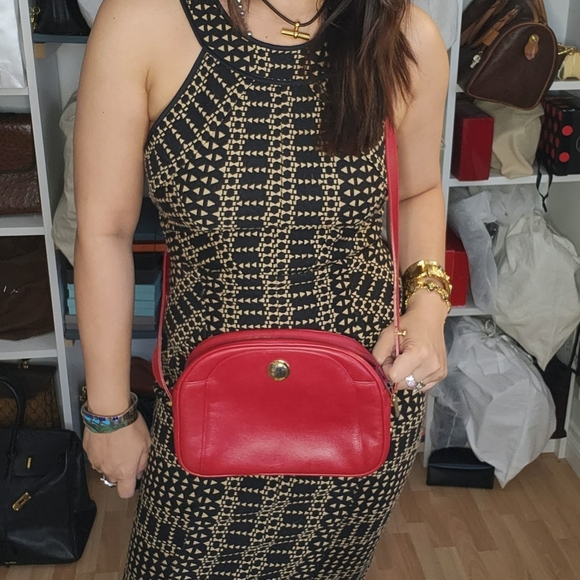 Lanvin Paris red sling/shoulder bag - Picture 2 of 15